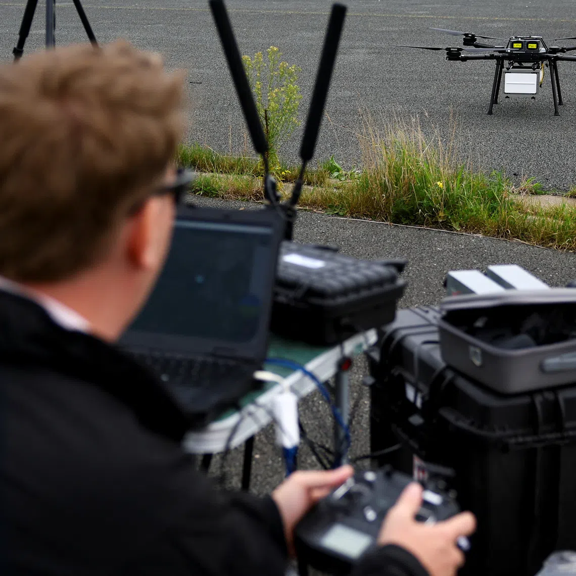 An engineer tests commands on the AI-powered Nexus system during flight tests with multiple drones in Katwijk aan Zee, Netherlands, September 30, 2026. REUTERS/Piroschka van de Wouw
