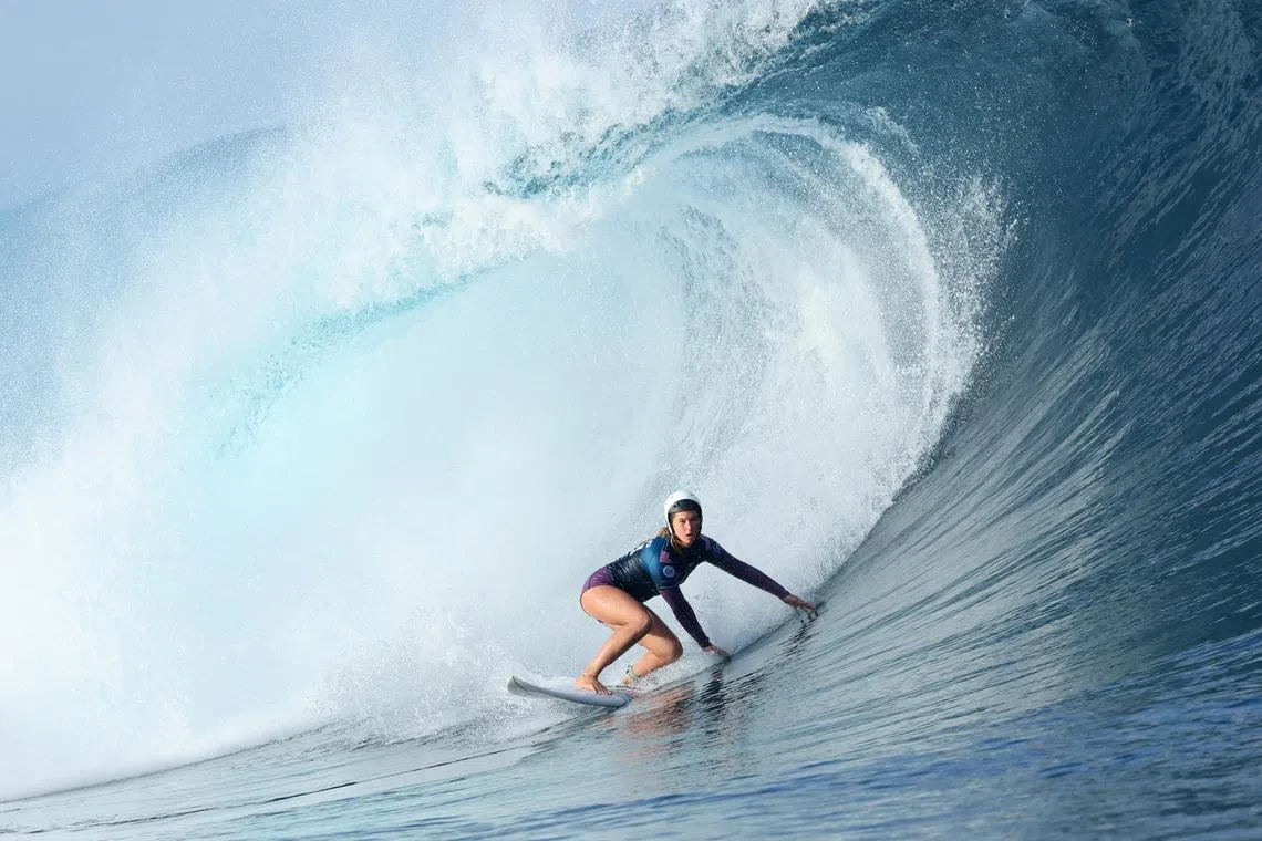 Surfing - World Surf League - Tahiti Pro - Teahupo'o, Tahiti, French Polynesia - May 29, 2024  Sawyer Lindblad of the U.S. in action during the women's quarter finals heat 2 REUTERS/Thomas Bevilacqua/File Photo