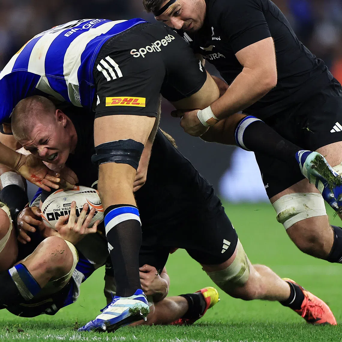 Rugby Union - New Zealand tour of South Africa - Stormers v New Zealand - Cape Town Stadium, Cape Town, South Africa - August 7, 2026 New Zealand's Anton Segner in action with Stormers' Connor Evans REUTERS/Esa Alexander