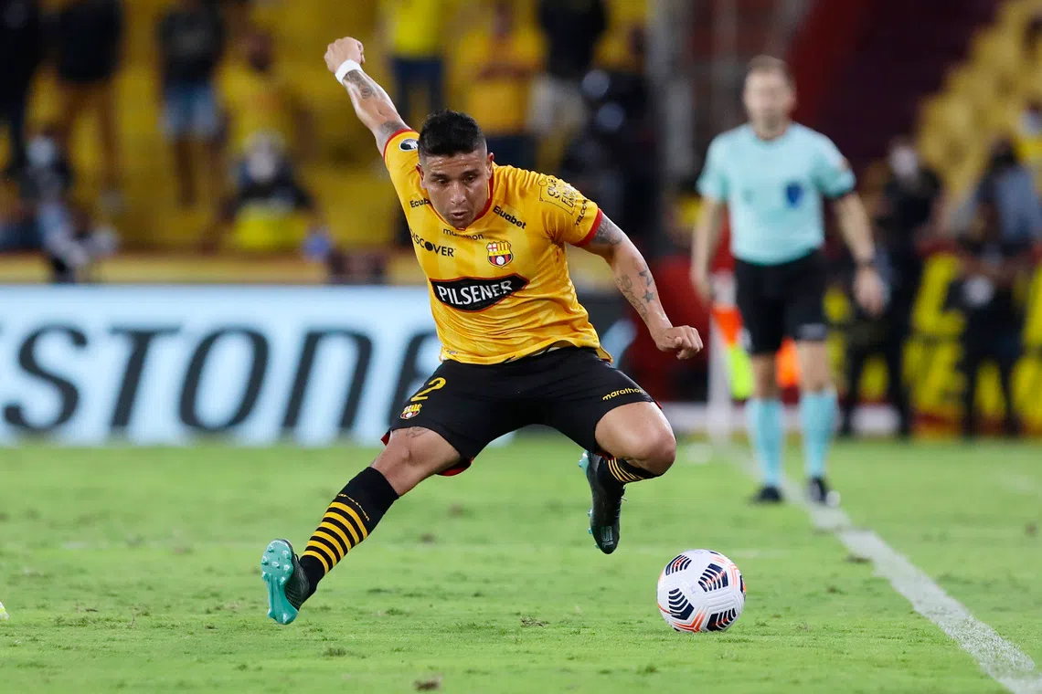 Soccer Football - Copa Libertadores - Semi final - Second Leg - Barcelona SC v Flamengo - Estadio Monumental, Guayaquil, Ecuador - September 29, 2021 Barcelona SC's Mario Pineida in action Pool via REUTERS/Franklin Jacome