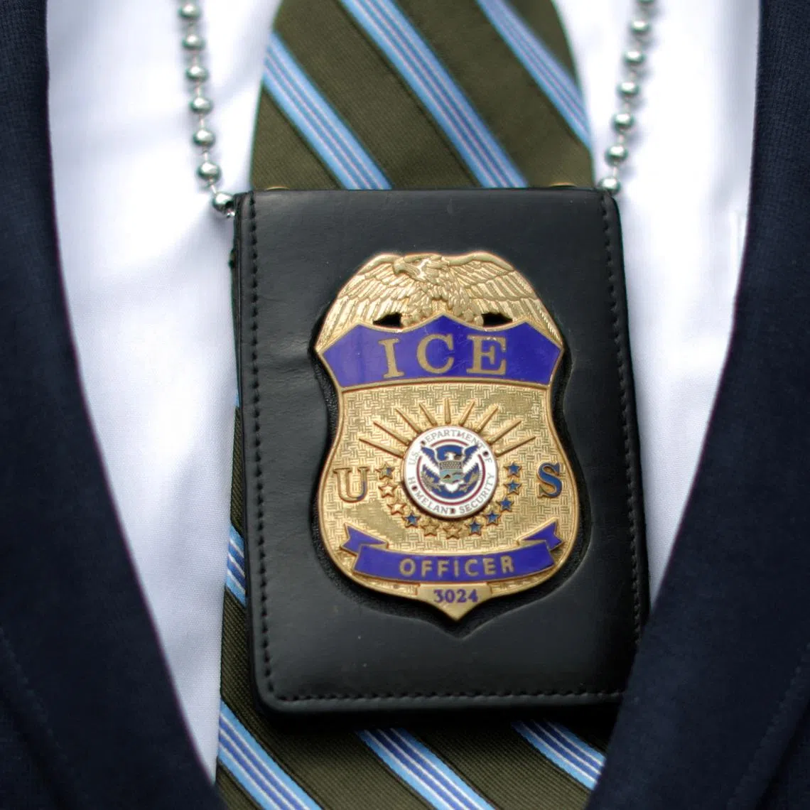 FILE PHOTO: An ICE officer is seen at Otay Mesa immigration detention center in San Diego, California, U.S. May 18, 2018. REUTERS/Lucy Nicholson/File Photo
