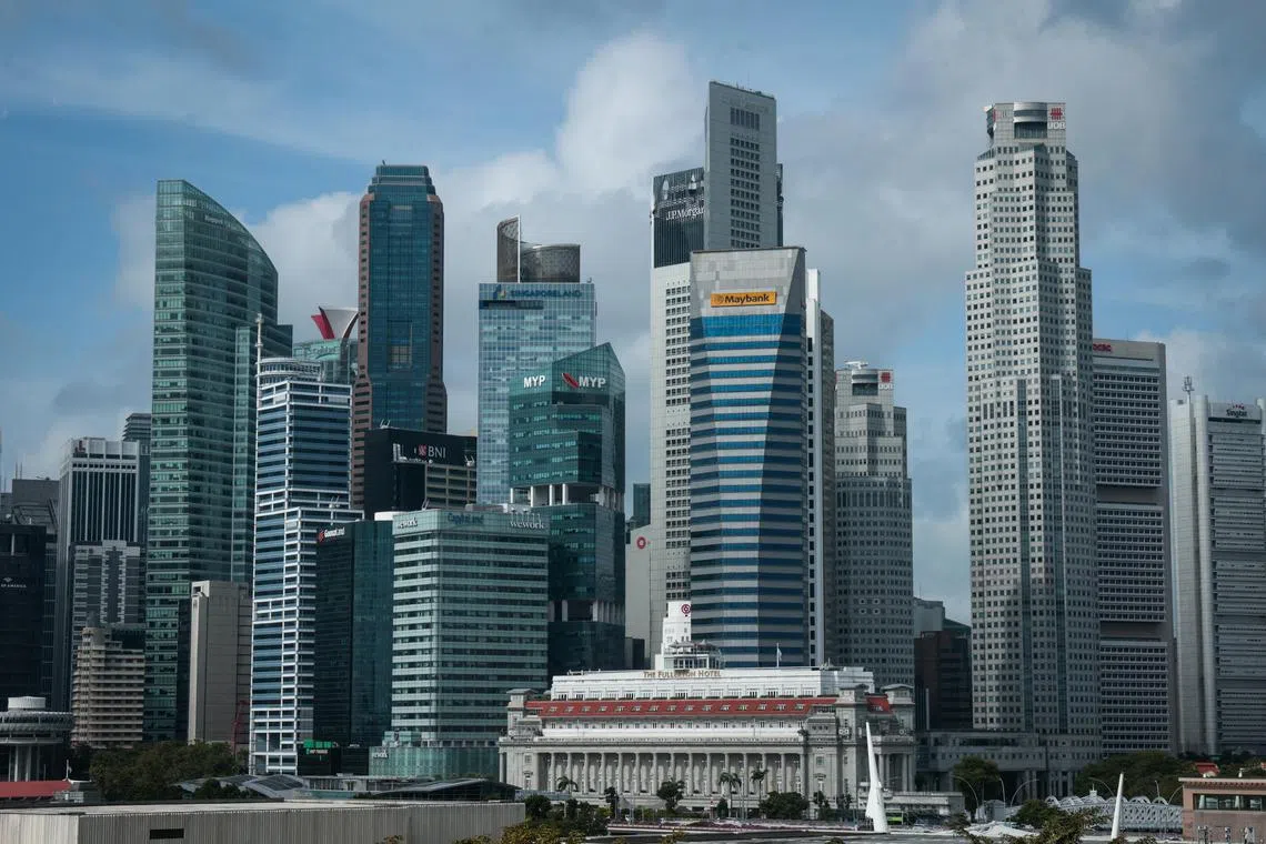 CMG20250226-RChiong02/张俊杰/Generic pix of Singapore city skyline [Mandarin Oriental Singapore] 

A view of the Singapore city skyline, photographed on Feb 26, 2025. Can be used for stories on: Singapore, economy, inflation, cost-of-living, business, Central Business District (CBD), GDP

2025年2月26日，新加坡城市天际线景观。

可用于新加坡、经济、通货膨胀、生活成本、商业、中央商务区（CBD）、国内生产总值（GDP）相关报道。