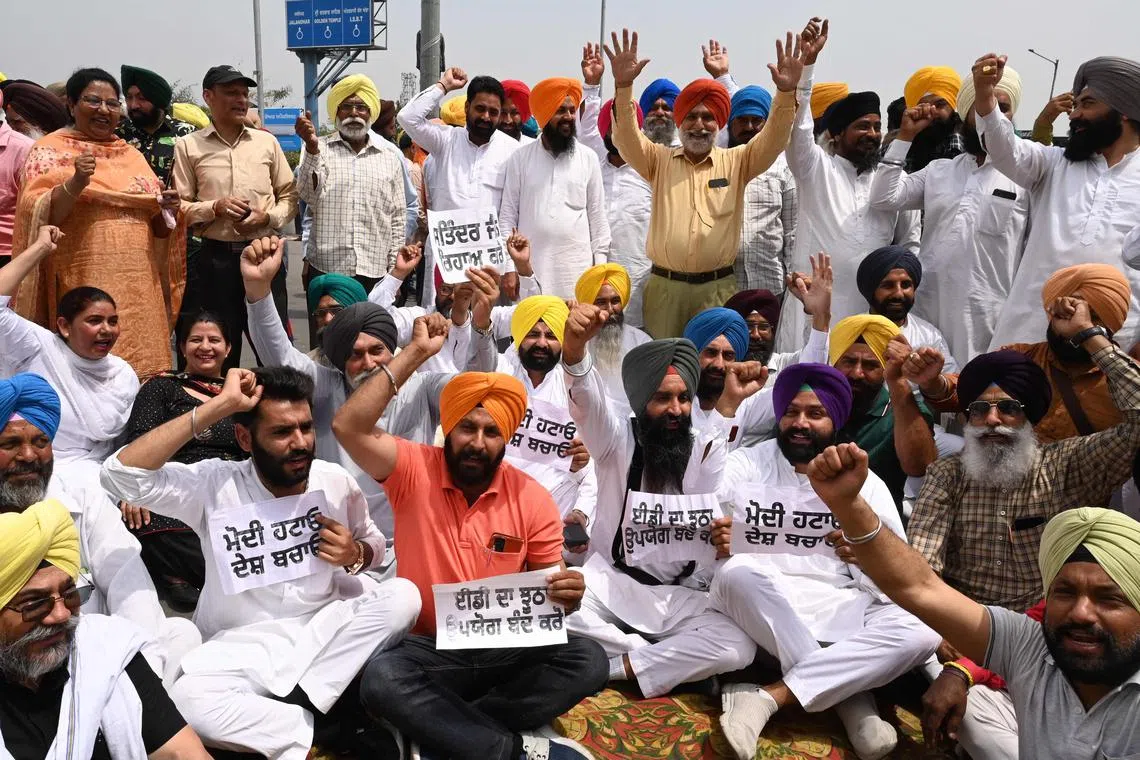 Activists of India's Aam Aadmi Party (AAP) shout slogans during a demonstration after Delhi's chief minister Arvind Kejriwal was allegedly summoned by the Central Bureau of Investigation (CBI), in Amritsar on April 16, 2023. (Photo by Narinder NANU / AFP)