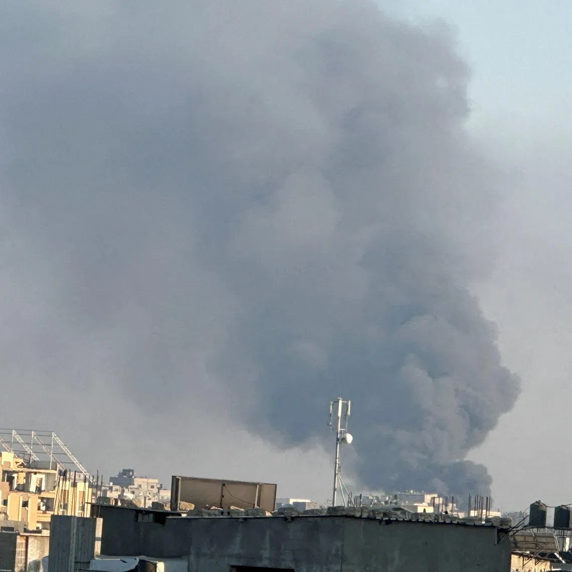 Smoke rises during Israeli strikes amid the Israeli military operation in Deir Al-Balah, in the central Gaza Strip, July 21, 2025. REUTERS/Hatem Khaled/File Photo