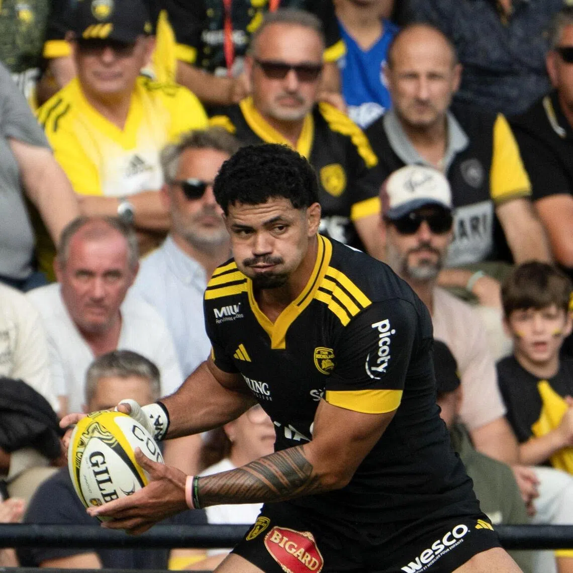 Theo McFarland on the ball for La Rochelle in the French Top 14 rugby match against ASM Clermont Auvergne on Oct 3. He scored a try in the 38-13 win.