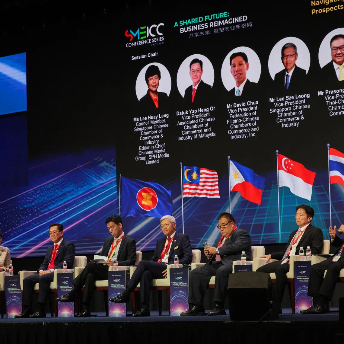 (From left): Moderator, Council Member, Singapore Chinese Chamber of Commerce & Industry Editor in-Chief, Chinese Media Group, SPH Media Limited; and speakers, Datuk Yap Heng Or Vice-President, Associated Chinese Chambers of Commerce and Industry of Malaysia; David Chua Vice President, Federation of Filipino-Chinese Chambers of Commerce and Industry, Inc; Lee Sze Leong Vice-President, Singapore Chinese Chamber of Commerce & Industry; Prasong Owlarn Vice-President, Thai-Chinese Chamber of Commerce; Yong Teck Foo Head of National Chamber of Commerce and Industry Brunei Darussalam Affairs, Chinese Chamber of Commerce, BSB, Brunei; and Haryanto Adikoesoemo Vice-President, Indonesian Chinese Entrepreneur Association; in the fireside chat, titled "Navigating the New Global Order: Southeast Asia?s Prospects Amid Volatility and Complexity" during the SMEICC Conference 2025 at Suntec Singapore Convention & Exhibition Centre, Sep 3, 2025.