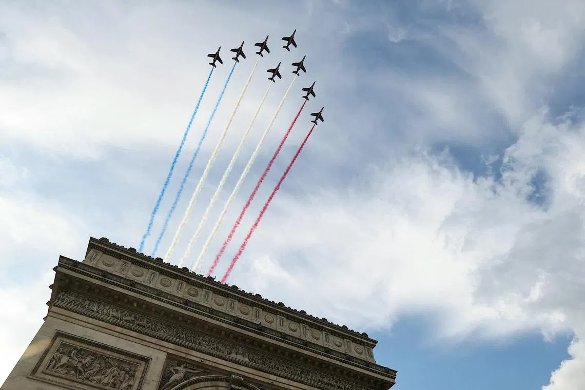 Alpha Jets of the French Air Force Elite aerobatic flying team \"Patrouille de France\", perform a fly-over during a ceremony at the Arc de Triomphe for the 80th anniversary of VE Day, or Victory in Europe Day, marking the end of World War II in Europe, in Paris, France May 8, 2025. Thomas Samson/Pool via REUTERS