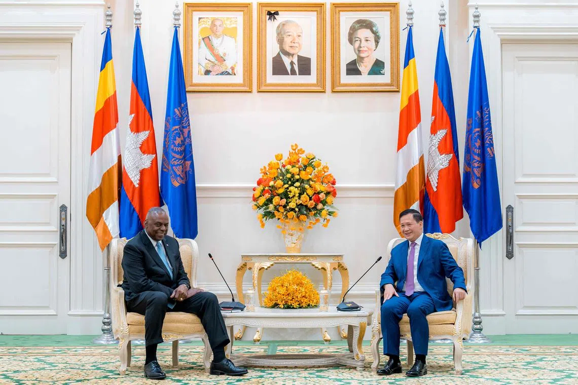 US Defence Secretary Lloyd Austi (left) and Cambodian Prime Minister Hun Manet  at the Peace Palace in Phnom Penh, on June 4.