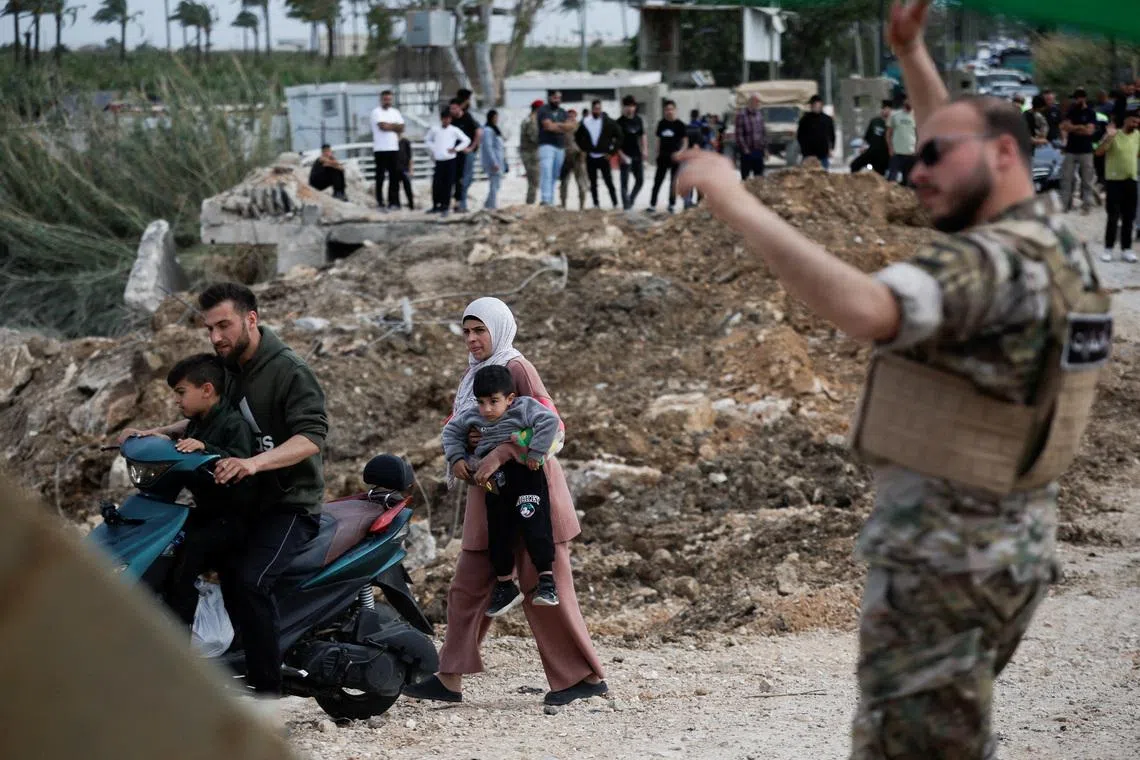 وطن نيوز – يعود اللبنانيون إلى ديارهم مع صمود وقف إطلاق النار مع إسرائيل في الغالب