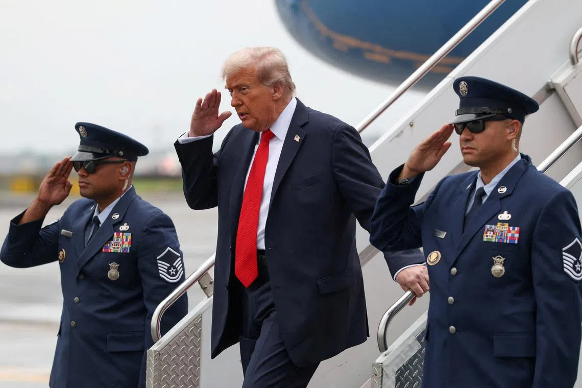 U.S. President Donald Trump salutes as he disembarks Air Force One upon his arrival at La Guardia Airport in New York for the U.S. Open men's tennis final, U.S., September 7, 2025. REUTERS/Evelyn Hockstein
