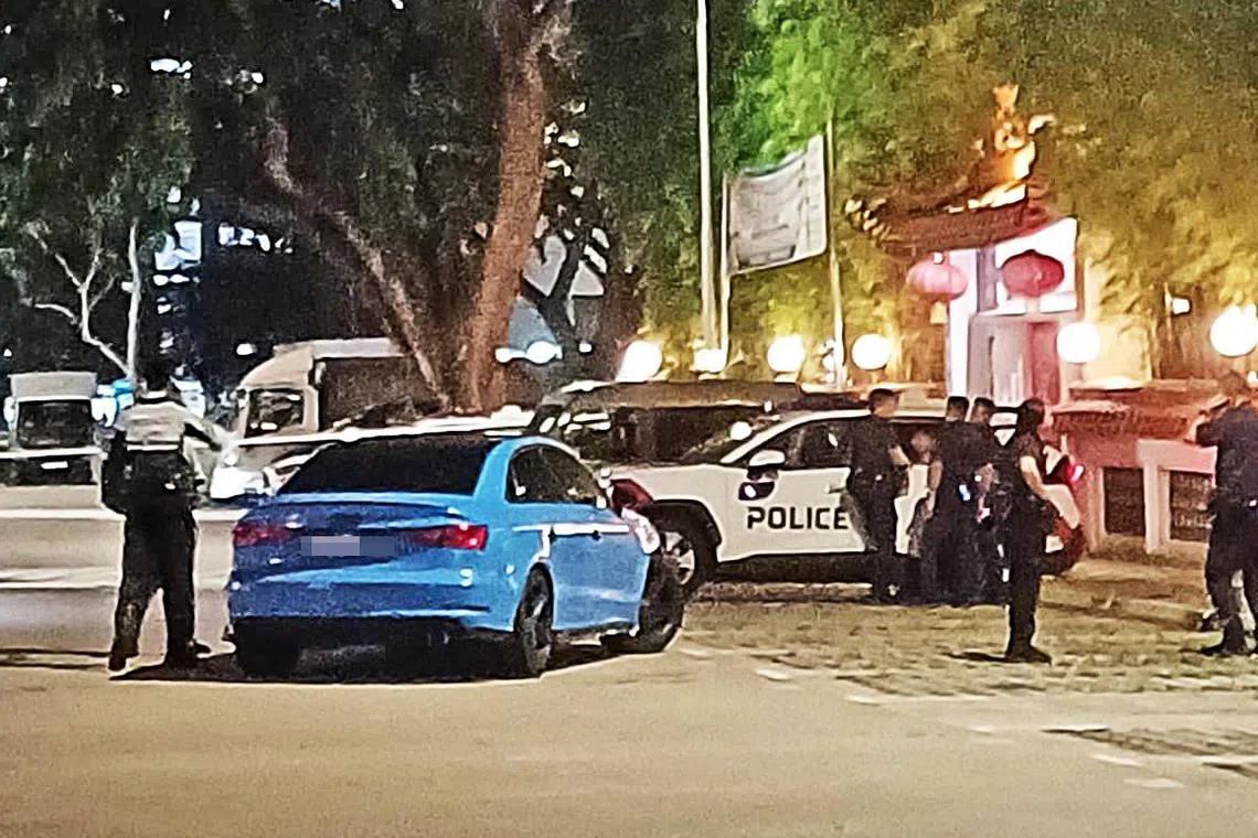 0926H 司机弃车逃，警察追捕 Boon Lay Hawker Centre / 睿明