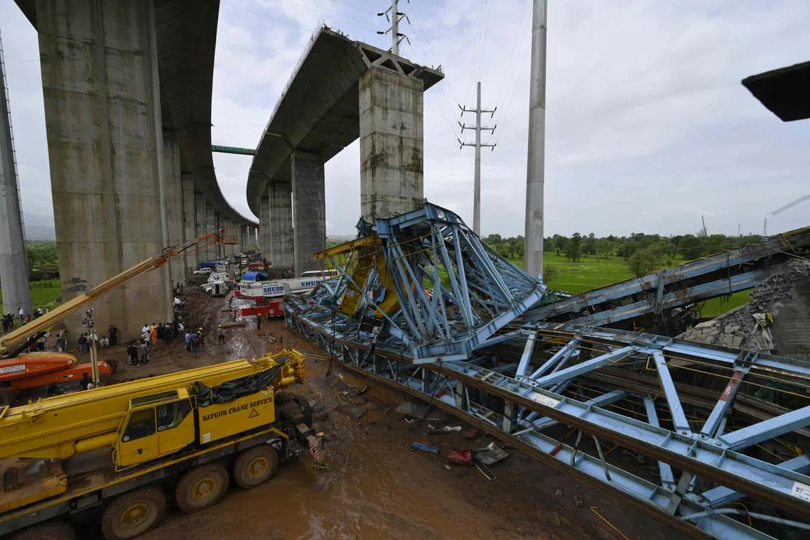 A crane toppled onto large concrete slabs during the night, with debris then smashing down as labourers worked on the Samruddhi Expressway in India's Maharashtra state.