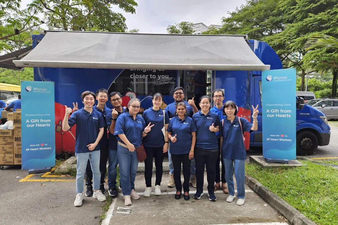 smgood22 - Nuhsyafiq (third from left) with fellow SP Group volunteers at the mobile grocery truck serving seniors at their doorstep

credit: Nuhsyafiq Razak Effendi