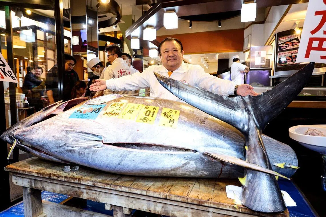 Japanese sushi chain buys tuna for record $4.18 million at New Year auction