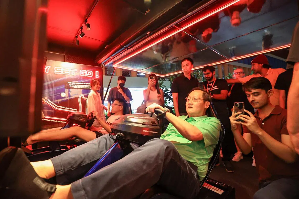 CMG20230903-NgohSB01/安诗一/吴先邦/Media Doorstop on F1 Formula 1 Italian Grand Prix Screening at HDB Hub [Atrium @ HDB Hub 530 Lor 6 Toa Payoh
Singapore 310530	] Minister for Manpower and Second Minister for Trade and Industry Dr Tan See Leng 陈诗龙

Manpower Minister and Second Minister for Trade and Industry Dr Tan See Leng trying his hand at a simulator at the Italian Grand Prix live screening at HDB Hub in Toa Payoh.