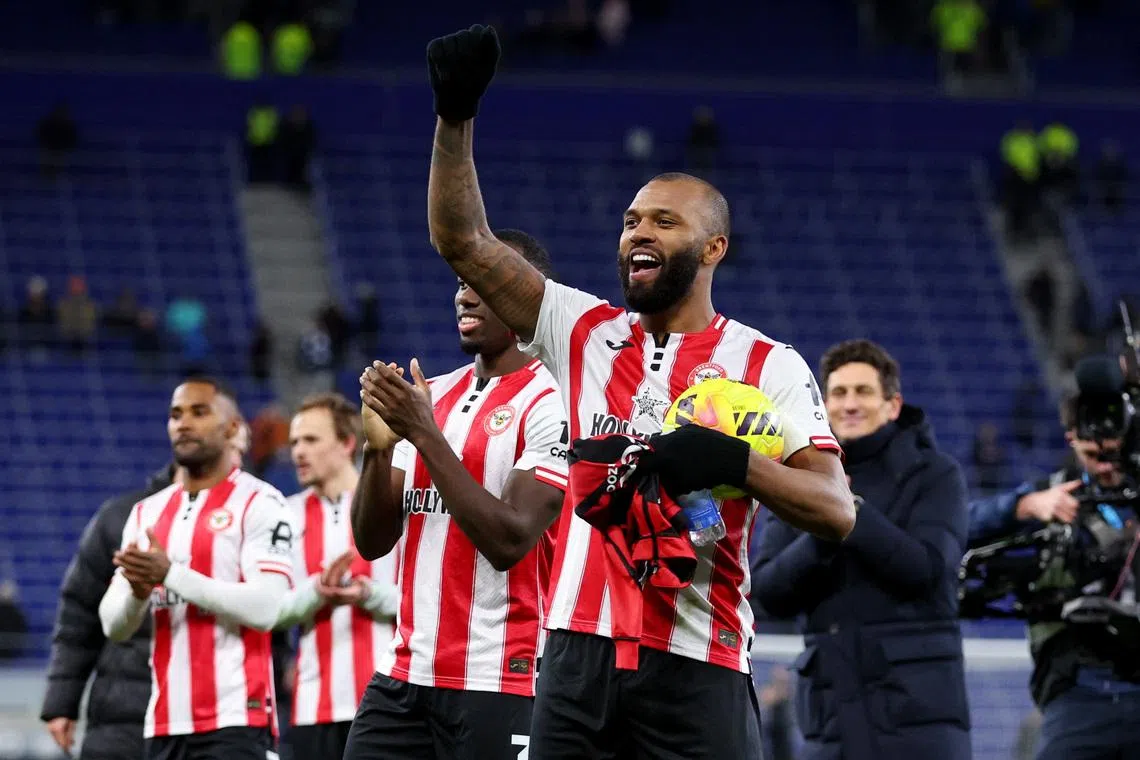 Soccer Football - Premier League - Everton v Brentford - Hill Dickinson Stadium, Liverpool, Britain - January 4, 2026  Brentford's Igor Thiago celebrates with the match ball after scoring a hat-trick Action Images via Reuters/Ed Sykes