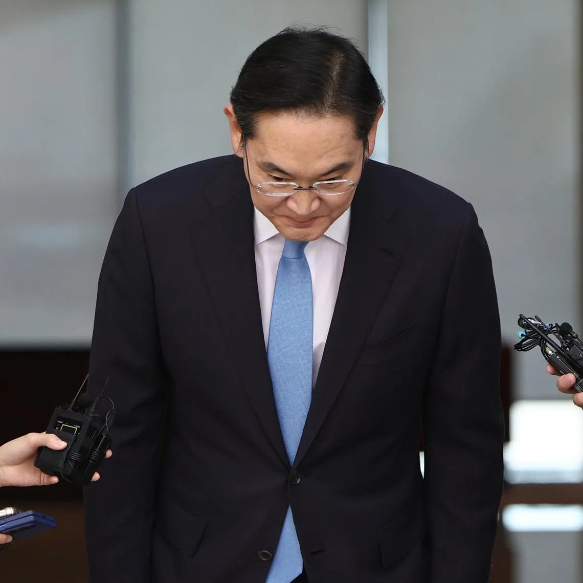 Samsung Electronics Chairman Lee Jae-yong bowing in apology over the company’s wage dispute with its South Korean labour union on May 16.