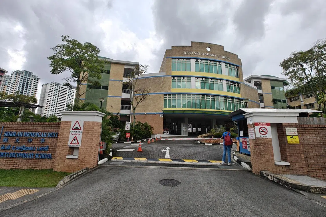Escola Secundária Deyi, um centro de indicação