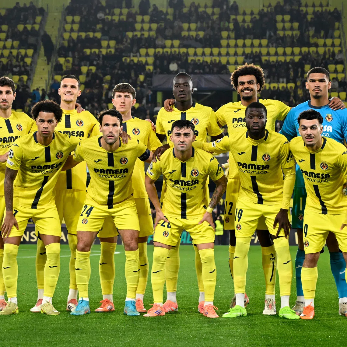 Soccer Football - UEFA Champions League - Villarreal v FC Copenhagen - Estadio de la Ceramica, Villarreal, Spain - December 10, 2025 Villarreal players pose for a team group photo before the match REUTERS/Pablo Morano