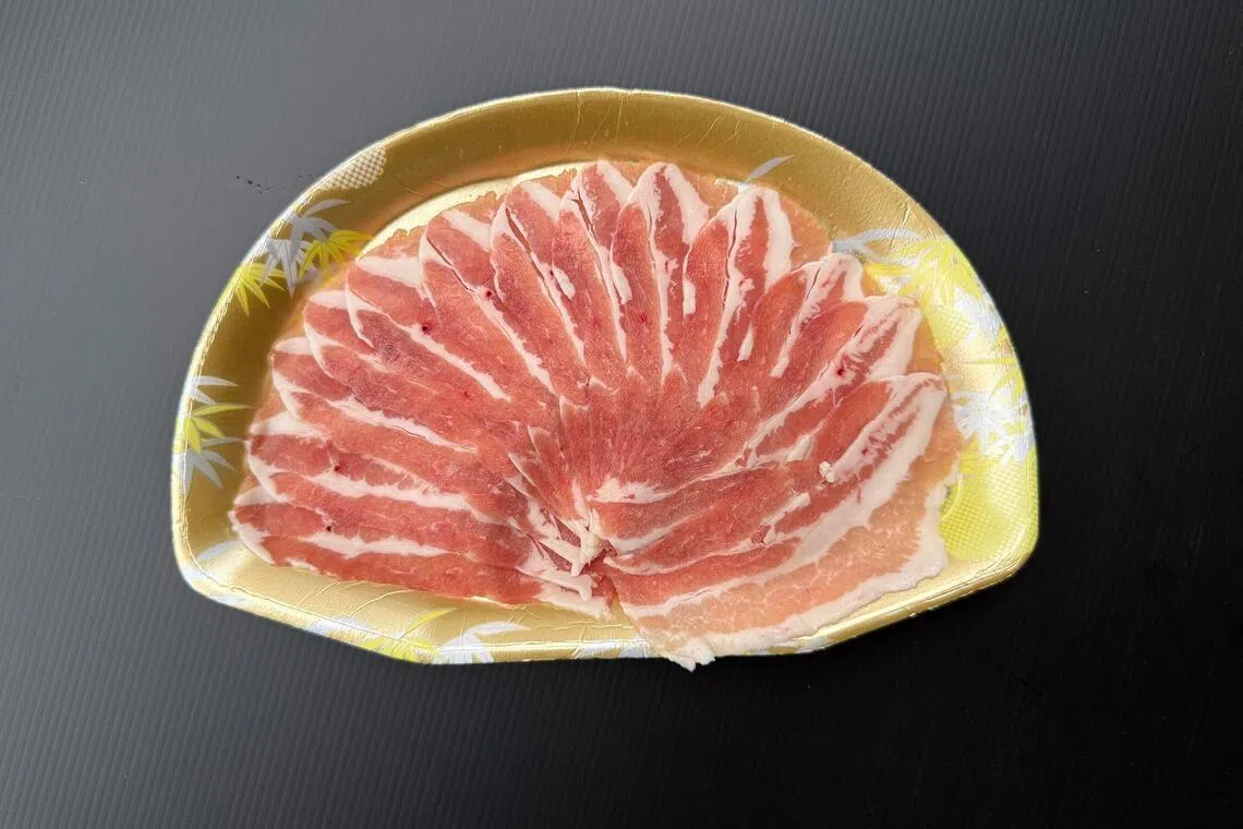 Yume No Daichi Hokkaido Fatias de barriga de porco de neve Shabu de Zairyo.