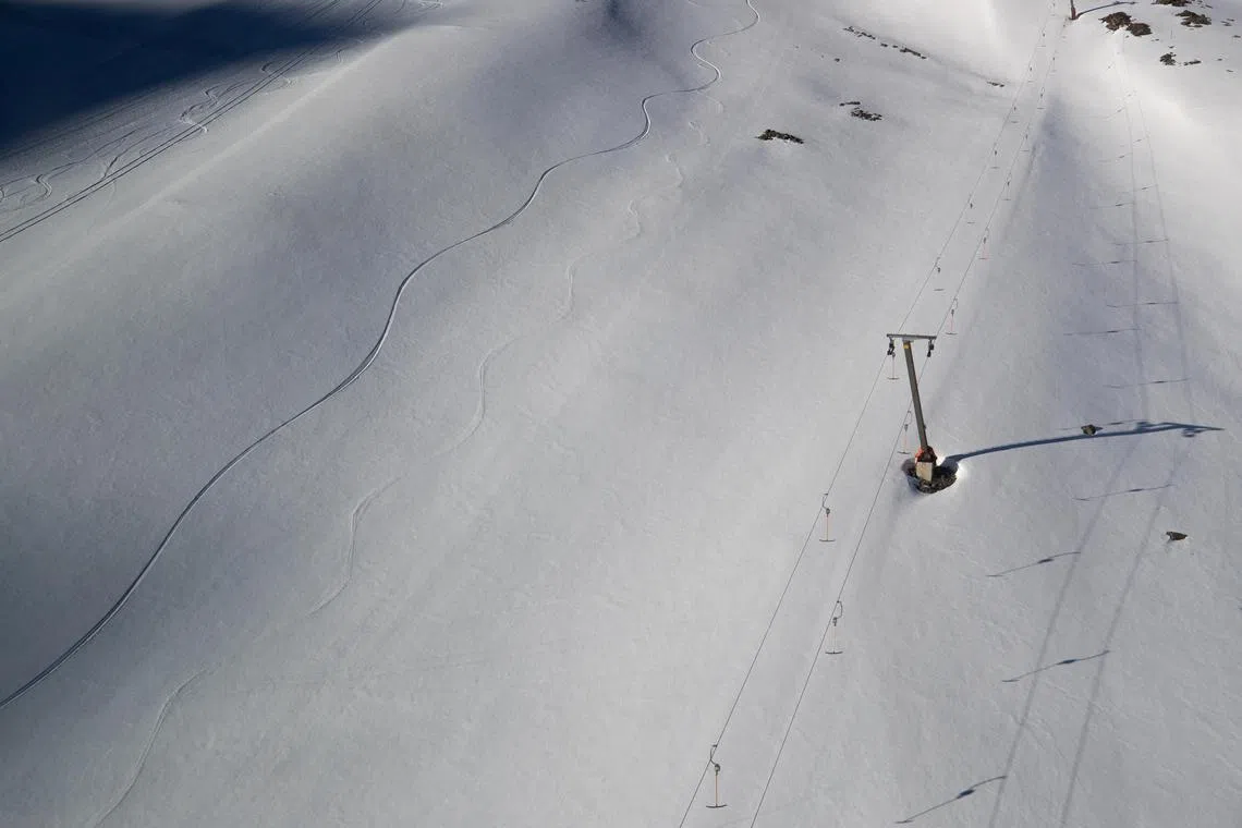 Faced with extreme warming in the Alps, glacial ice in Austria could largely disappear within 45 years, as restrictive climate protection measures were introduced too late.