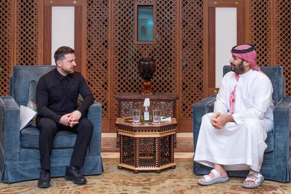 Saudi Crown Prince Mohammed bin Salman (right) meeting with Ukrain's President Volodymyr Zelensky in Jeddah. 