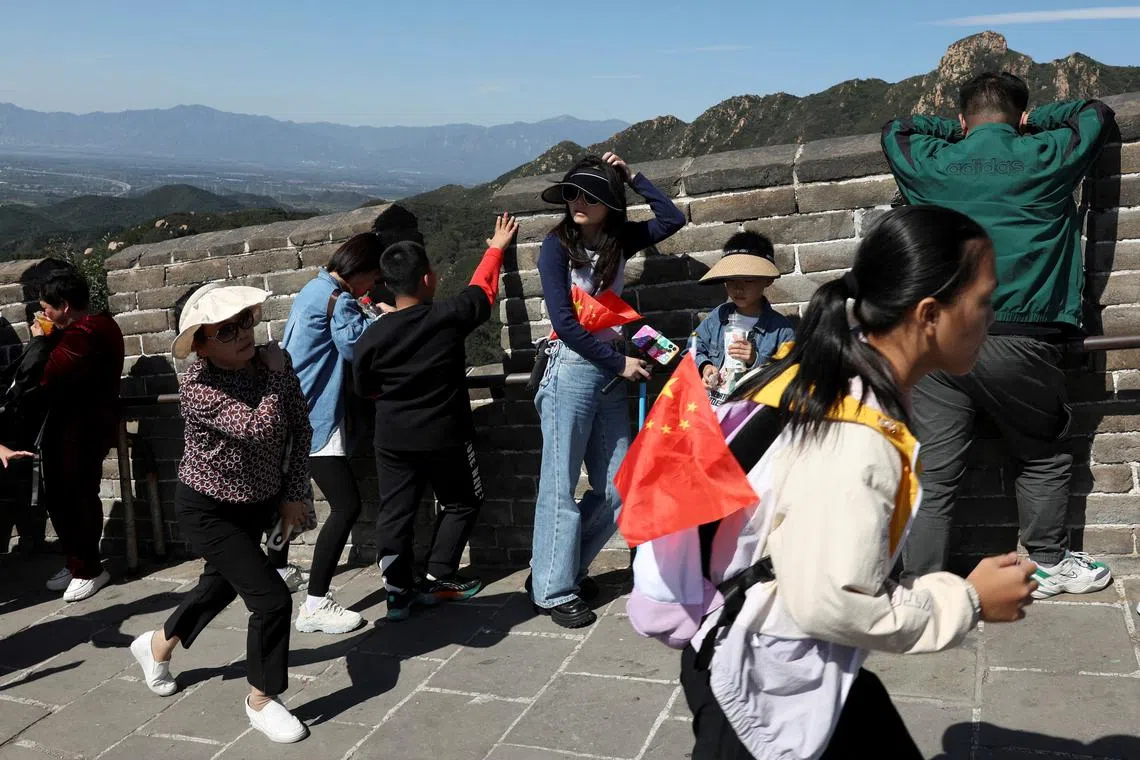 FILE PHOTO: Tourists visit the Badaling section of the Great Wall on the National Day holiday in Beijing, China October 1, 2023. REUTERS/Florence Lo/File Photo