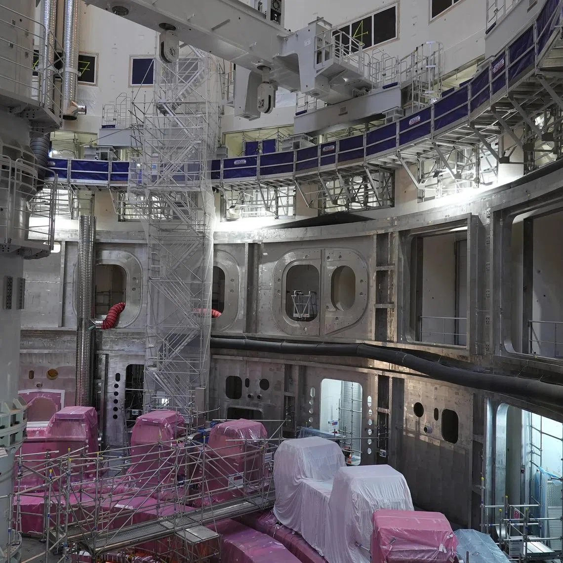 CTNFRANCE19 - A shot of the inner portion of the “donut” of the ITER’s tokamak. When fully assembled the Tokamak will be the biggest in the world. The machine will weigh 23,000 tonnes. The ITER Project is a multi-nation effort to demonstrate the feasibility of nuclear fusion. They are constructing the world's largest Tokamak. A machine that generates electricity the same way the sun does. 


ST PHOTO: AZIM AZMAN