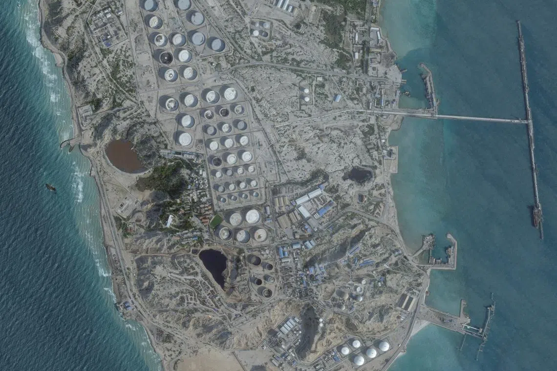 US authorizes Iranian oil sales amid talks on final peace deal
