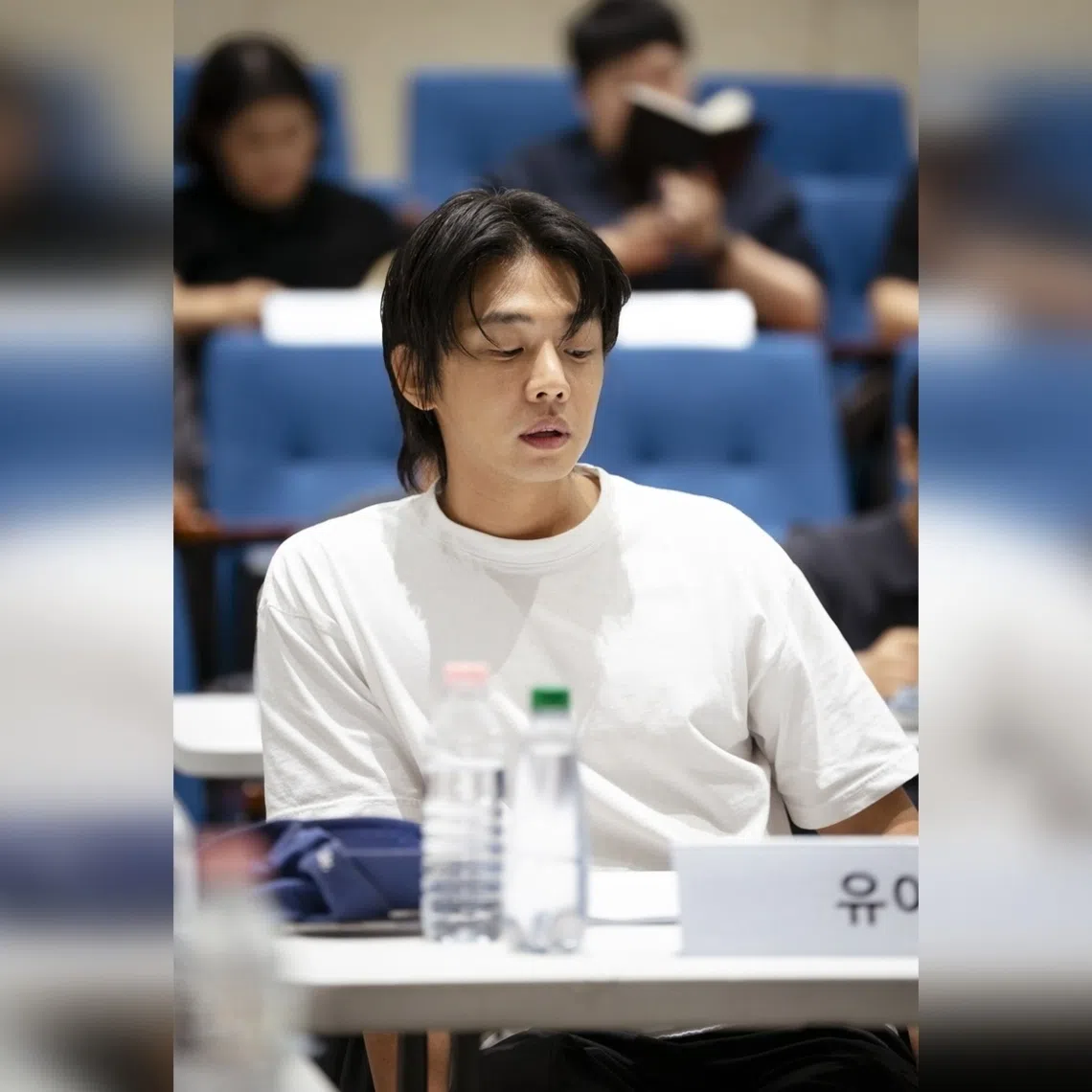The announcement came with photos from a table read that includes Yoo Ah-in.