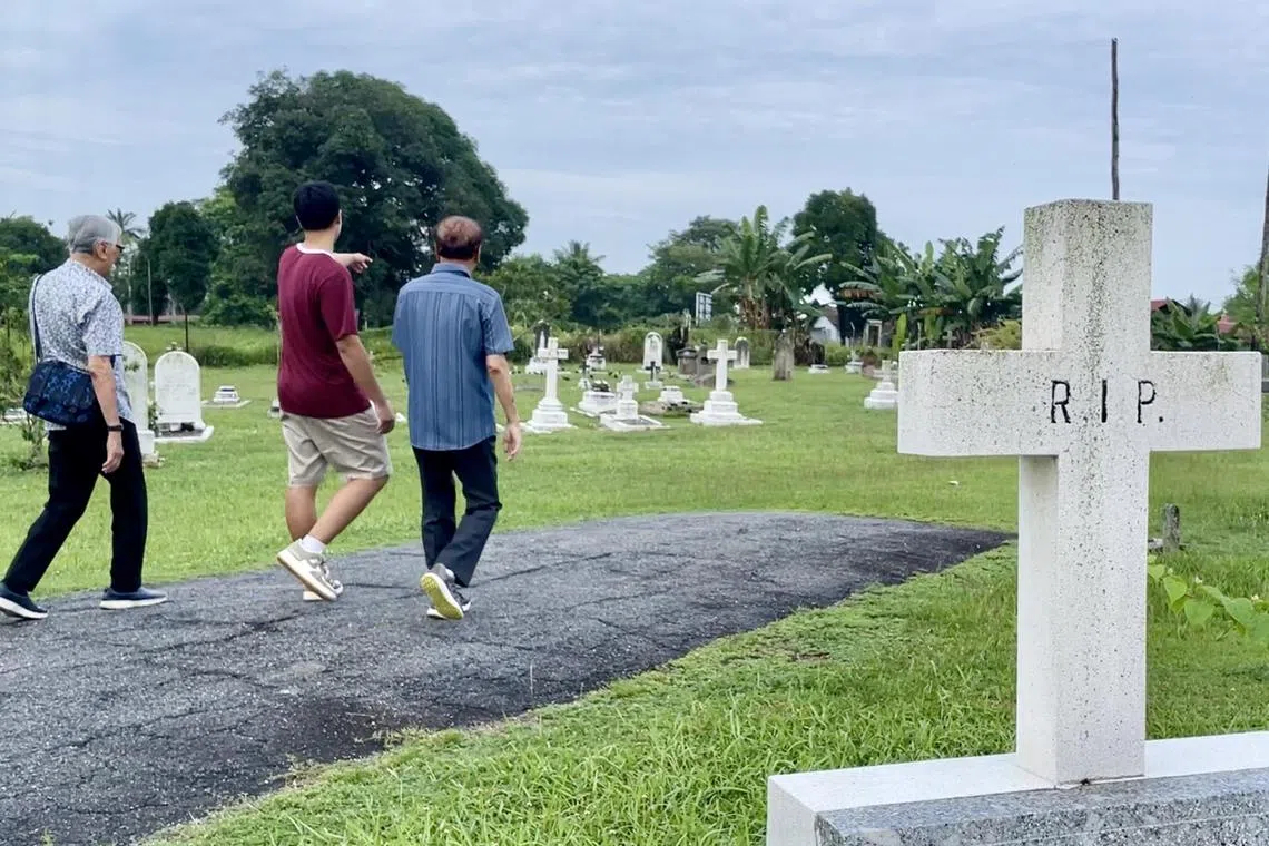 ltlim - "Writer to caption"


Credit: Lim Fong Wei