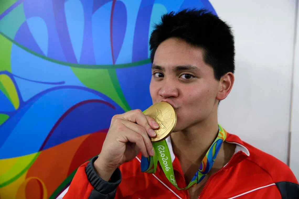 Being ‘16 again: A look back at the headlines from 2016 as viral trend floods social media