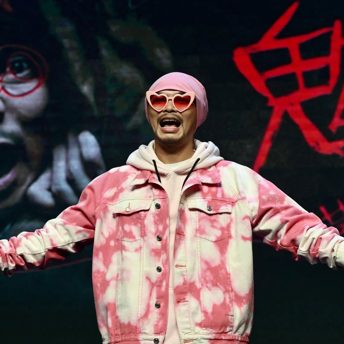Namewee was arrested for alleged possession and use of drugs, but was released after pleading not guilty to drug-related charges.