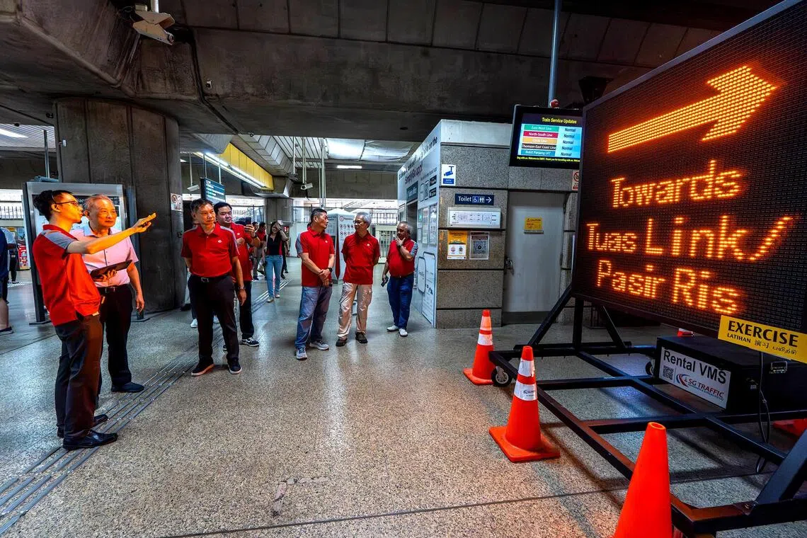 essmrt16 - DSC02549 - Trial for larger and more prominent wayfinding signs at Jurong East MRT station, during a simulated  train disruption.

Credit: SMRT