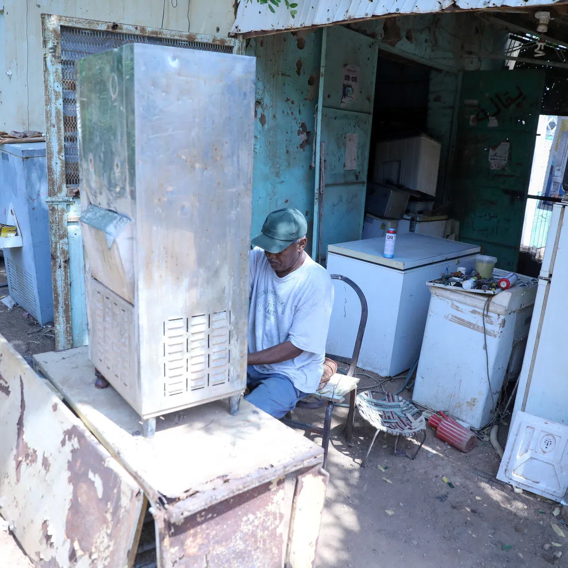 A refrigerator maintenance technician repairs a refrigerator in a neighborhood in Omdurman, Sudan, August 20, 2026. REUTERS/El Tayeb Siddig