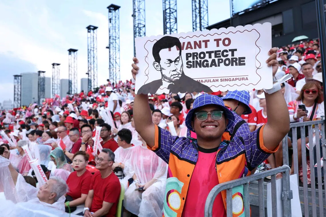 ST20250809_202515600544/pixndp2025/Brian Teo/Volunteers holding up placards bearing their personal wishes during the National Day Parade at the Padang on Aug 9, 2025. ST PHOTO: BRIAN TEO