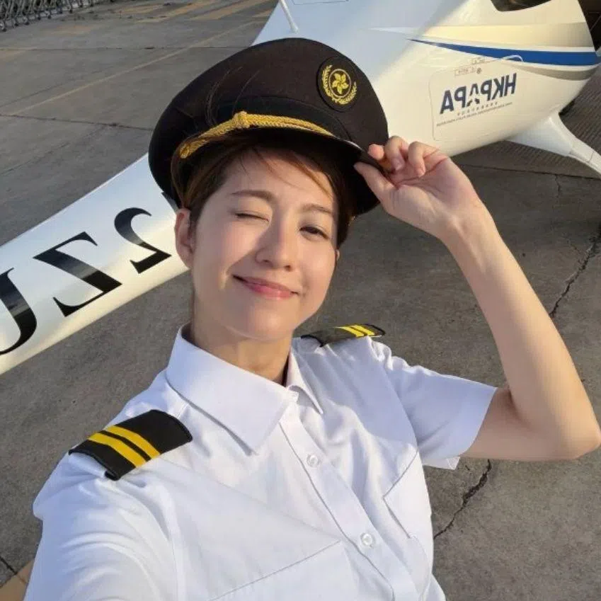 Hong Kong actress-model Yoyo Chen shared photos on June 9 of her dressed in a crisp white pilot shirt.