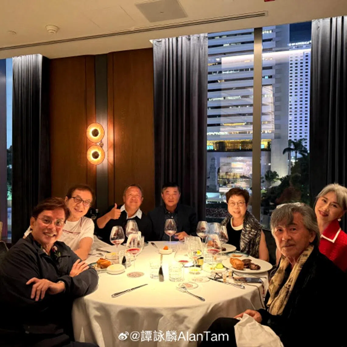 (From far left) Alan Tam posing with Jackie Chan and Eric Tsang. George Lam and Sally Yeh are seated on the right side of the table.