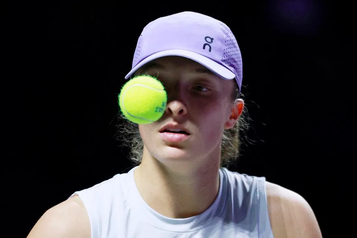 Tennis - WTA Finals - Riyadh - King Saud University Indoor Arena, Riyadh, Saudi Arabia - November 5, 2025 Poland's Iga Swiatek in action during her group stage match against Amanda Anisimova of the U.S. REUTERS/Stephanie Lecocq