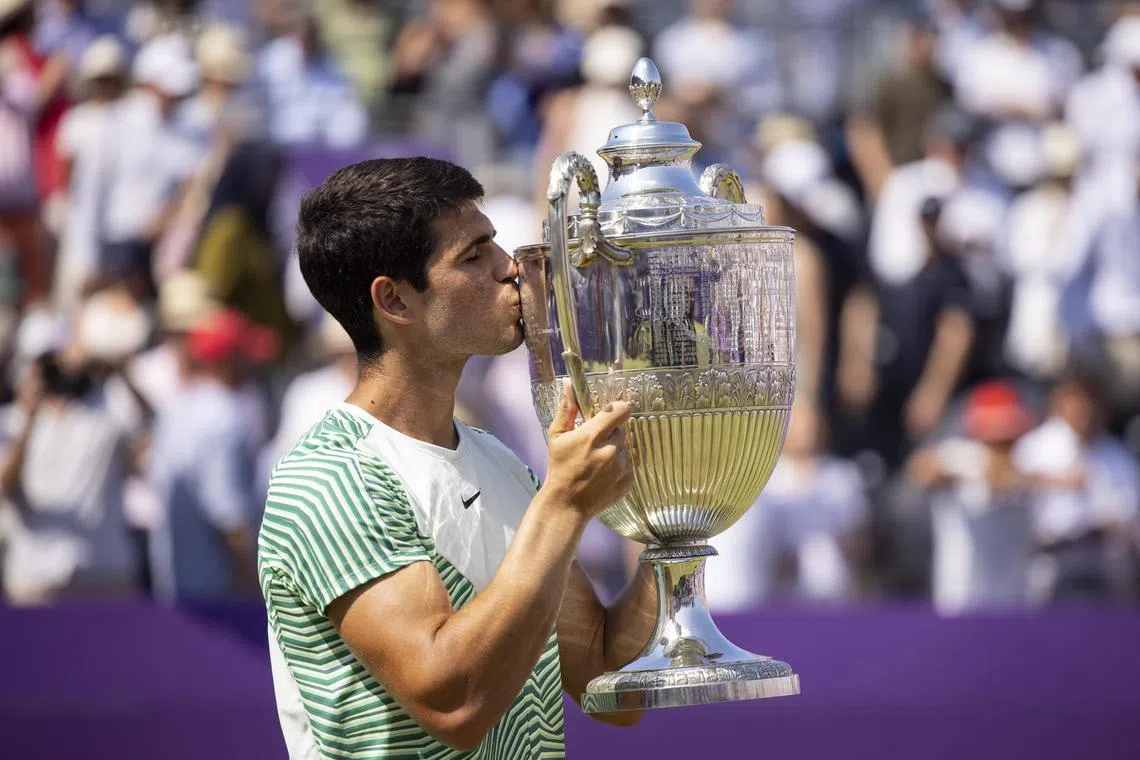 Carlos Alcaraz of Spain celebrating with the trophy after beating Alex de Minaur of Australia 6-4, 6-4 in the Queen’s Club final on Sunday.