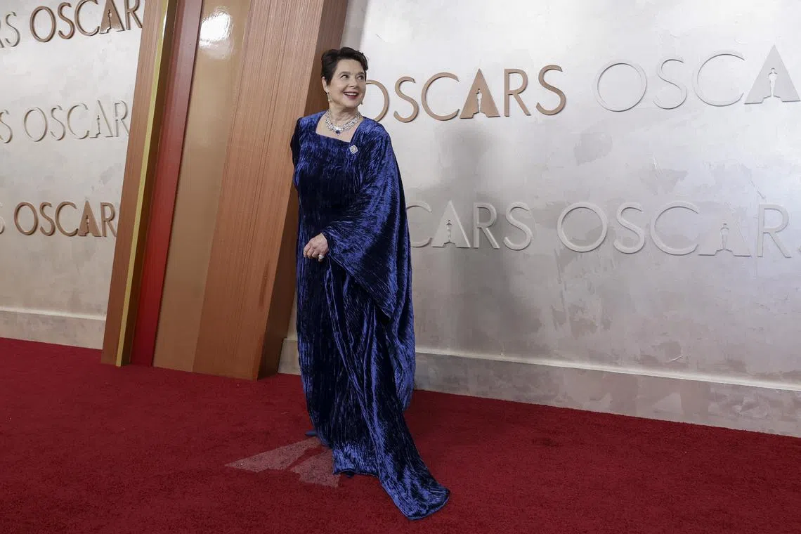 The 72-year-old actress wore a custom gown made of blue velvet in a nod to her former flame, late director David Lynch. 