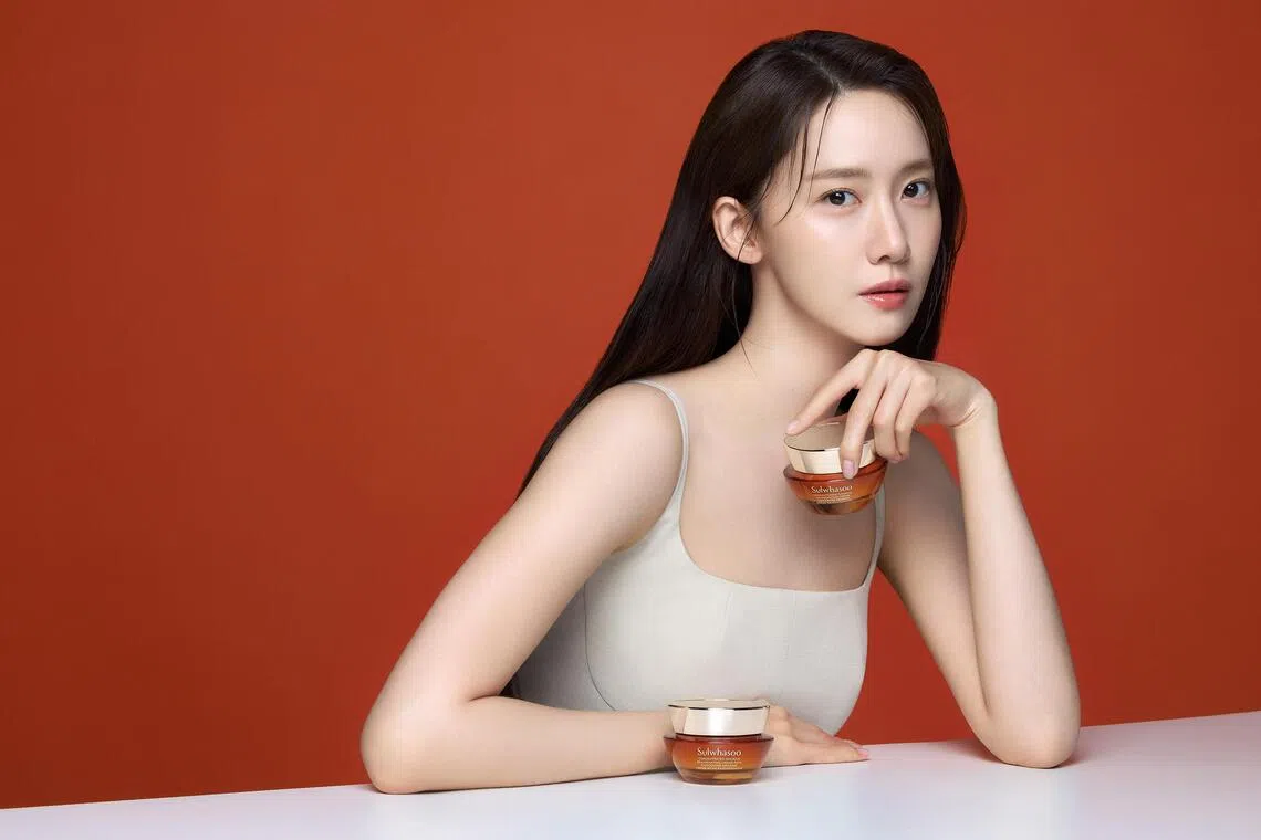K-pop singer and actress Yoona with Sulwhasoo’s Concentrated Ginseng Rejuvenating Cream.