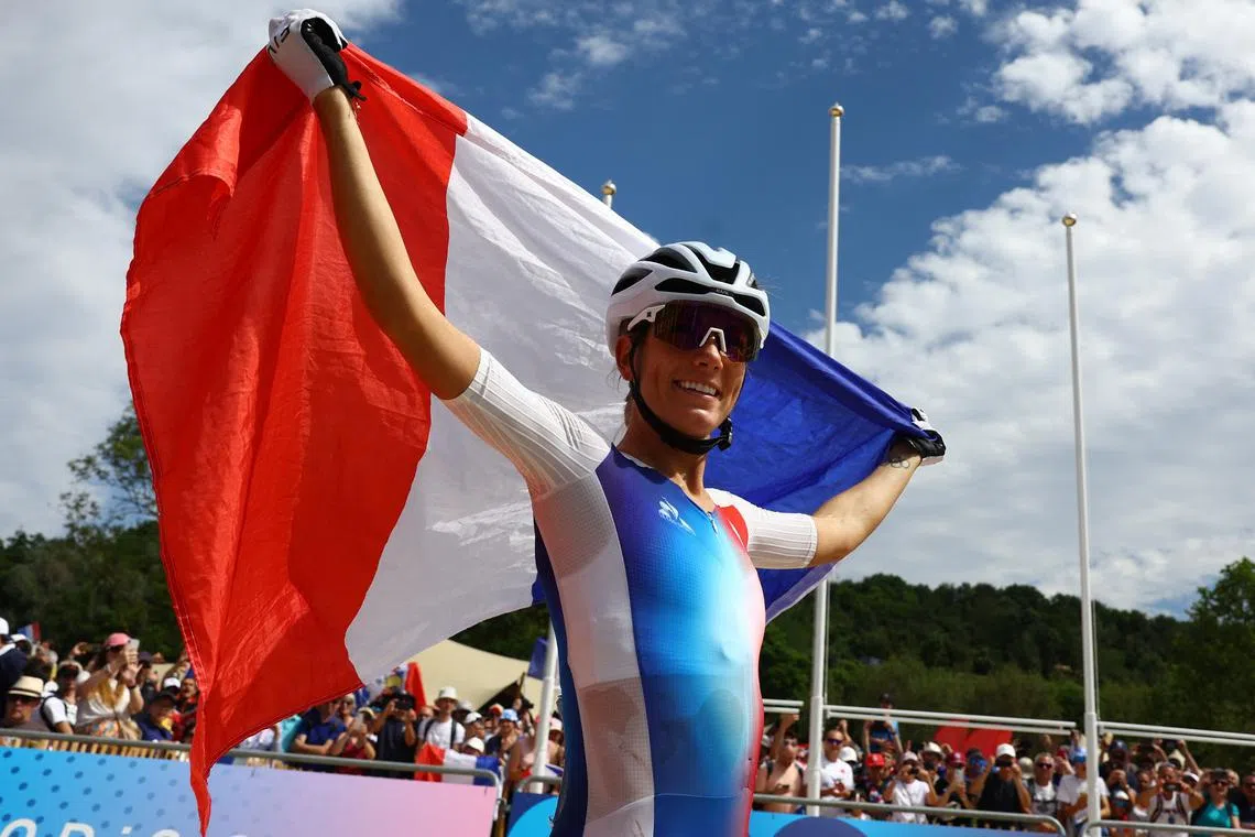Paris 2024 Olympics - Mountain Bike - Women's Cross-country - Elancourt Hill, Elancourt, France - July 28, 2024. Pauline Ferrand Prevot of France celebrates winning gold. REUTERS/Matthew Childs/File Photo