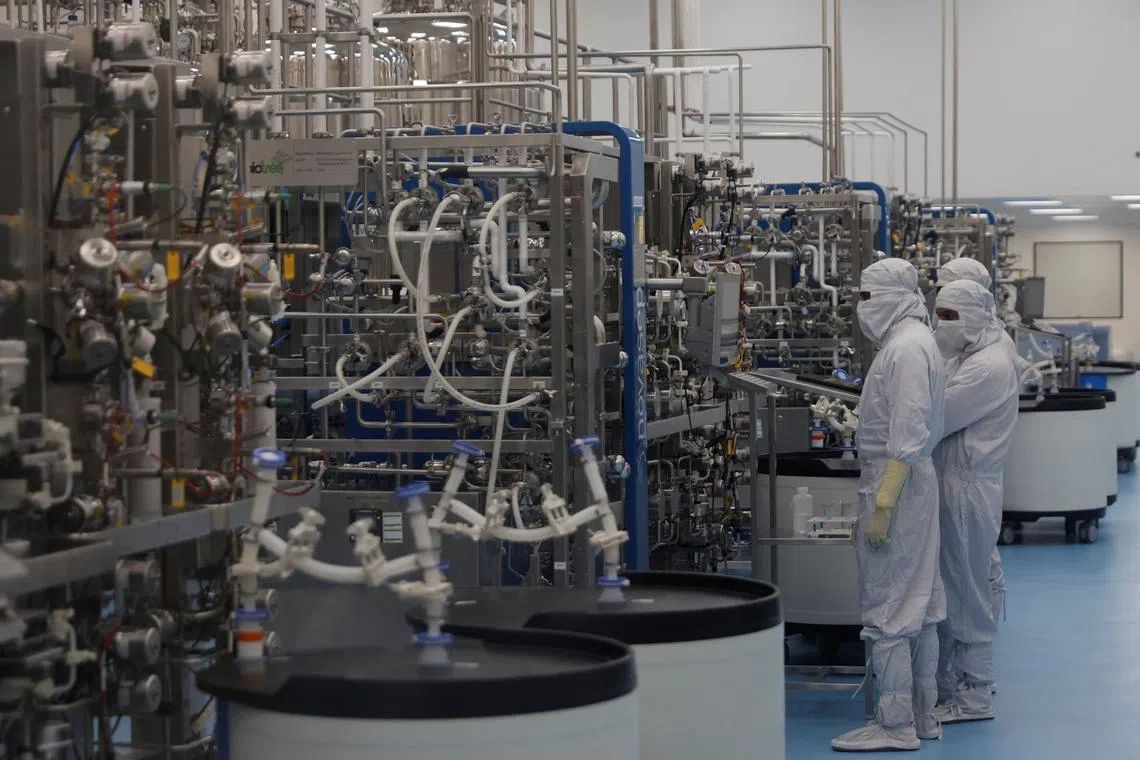 Employees in personal protective equipment (PPE) work inside a lab where the HPV vaccine is prodcuded at Serum Institute of India, Pune, India, February 27, 2024. REUTERS/Francis Mascarenhas/File photo