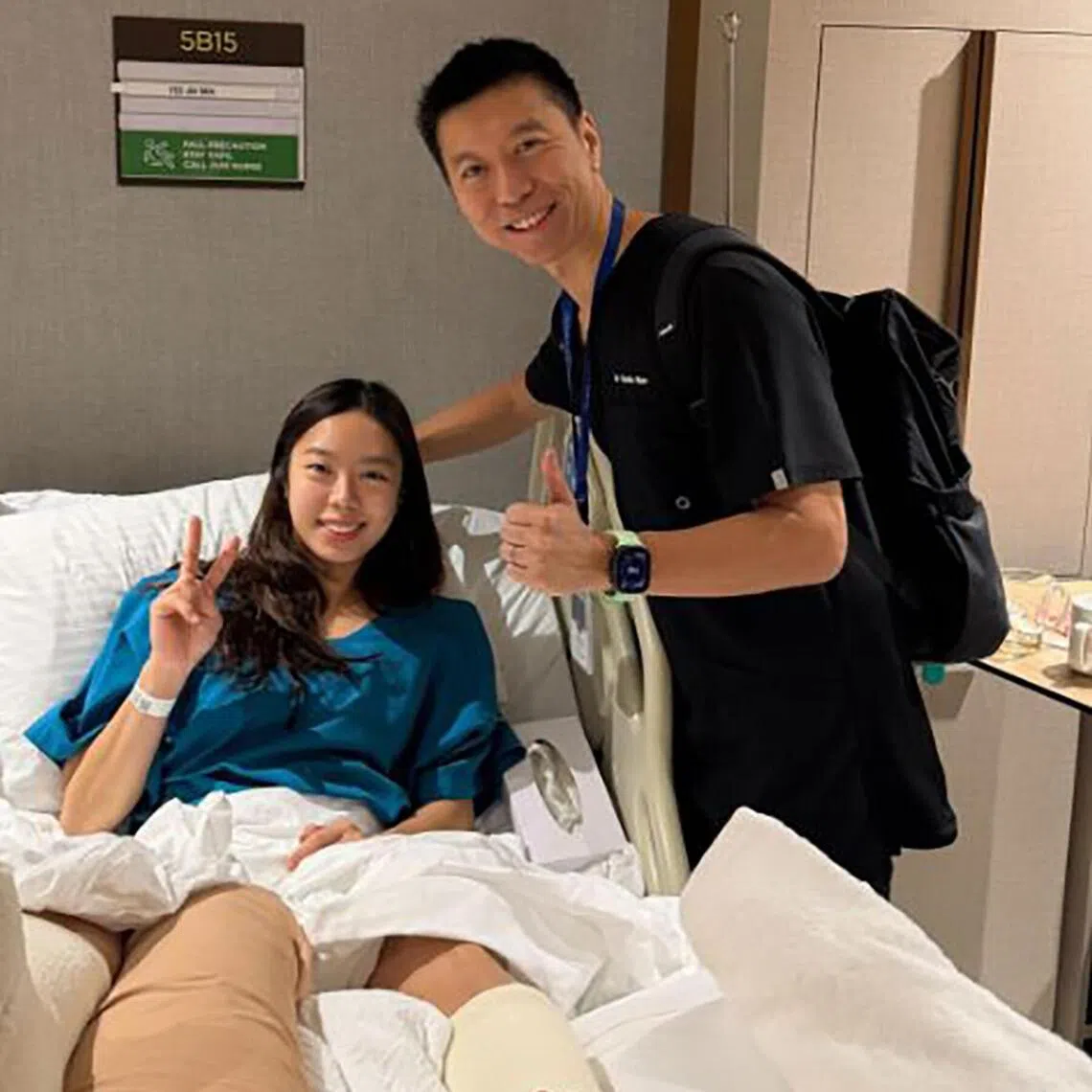 Singapore badminton’s top women’s singles player Yeo Jia Min is in good spirits alongside Dr Kevin Koo, director and senior consultant orthopaedic surgeon of The Bone and Joint Centre at Mount Elizabeth Hospital after her feet surgery.