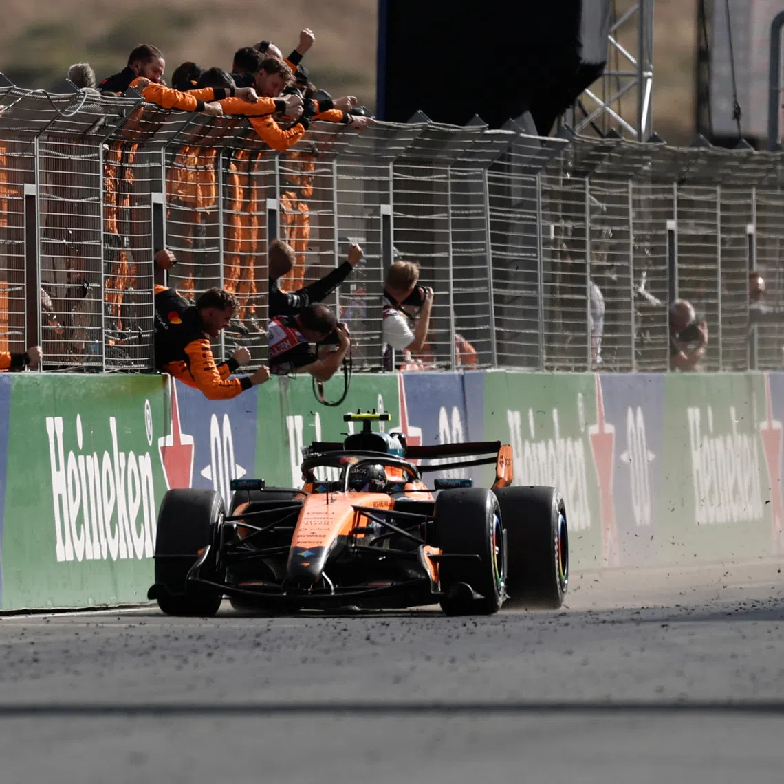 Formula One F1 - Dutch Grand Prix - Circuit Zandvoort, Zandvoort, Netherlands - August 23, 2026 McLaren's Lando Norris crosses the finish line to win the Dutch Grand Prix REUTERS/Benoit Tessier