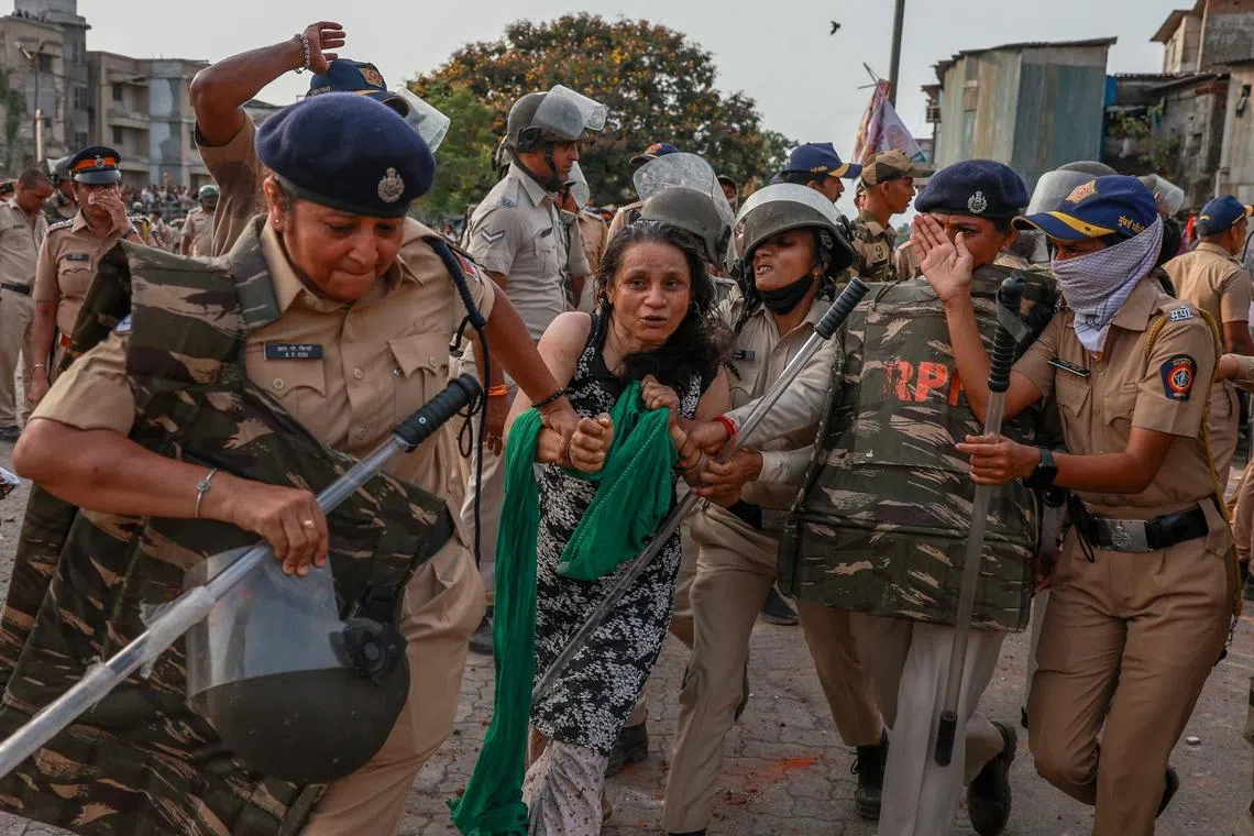 epaselect epa12978677 Police officers control the crowd as residents attempt to obstruct a demolition drive at the Garib Nagar slum cluster near Bandra East railway station in Mumbai, India, 20 May 2026. India's Western Railway initiated a five-day large-scale anti-encroachment operation following directives from the Bombay High Court to clear encroached railway land. Backed by heavy machinery, authorities are tearing down hundreds of unauthorized structures. EPA/DIVYAKANT SOLANKI