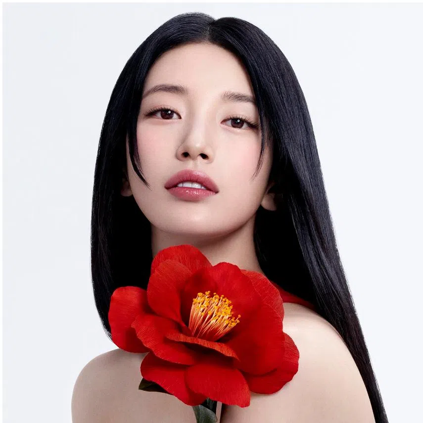TSUBAKI Global Brand Ambassador Suzy (left), and Hwang Yeji of K-pop girl group Itzy.