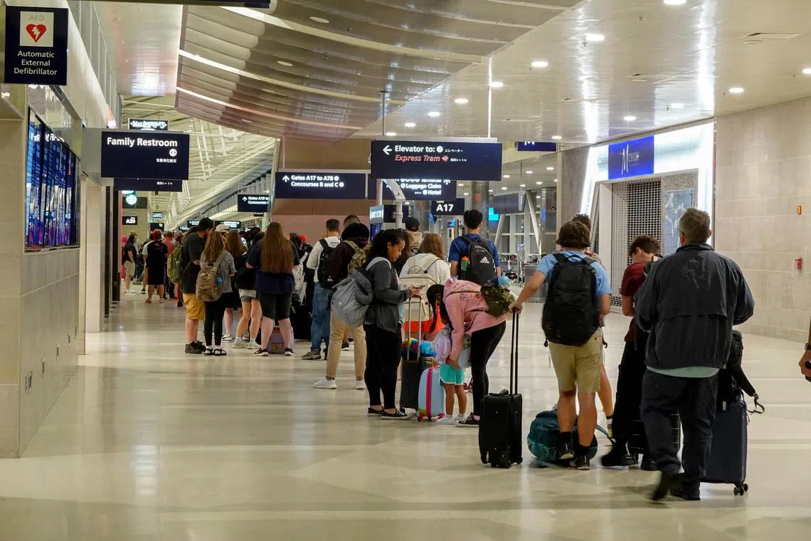 Large US domestic carriers have policies attempting to seat families together but do not guarantee it.