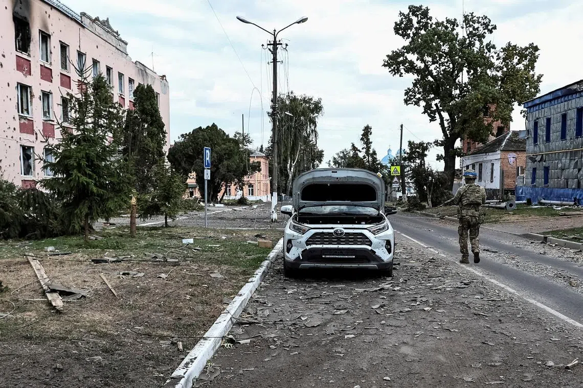 FILE PHOTO: A Ukrainian serviceman patrols a street next to buildings, damaged during recent fighting between Ukrainian and Russian forces in controlled by Ukrainian army the town of Sudzha, Kursk region, Russia August 16, 2024. REUTERS/Yan Dobronosov/File Photo